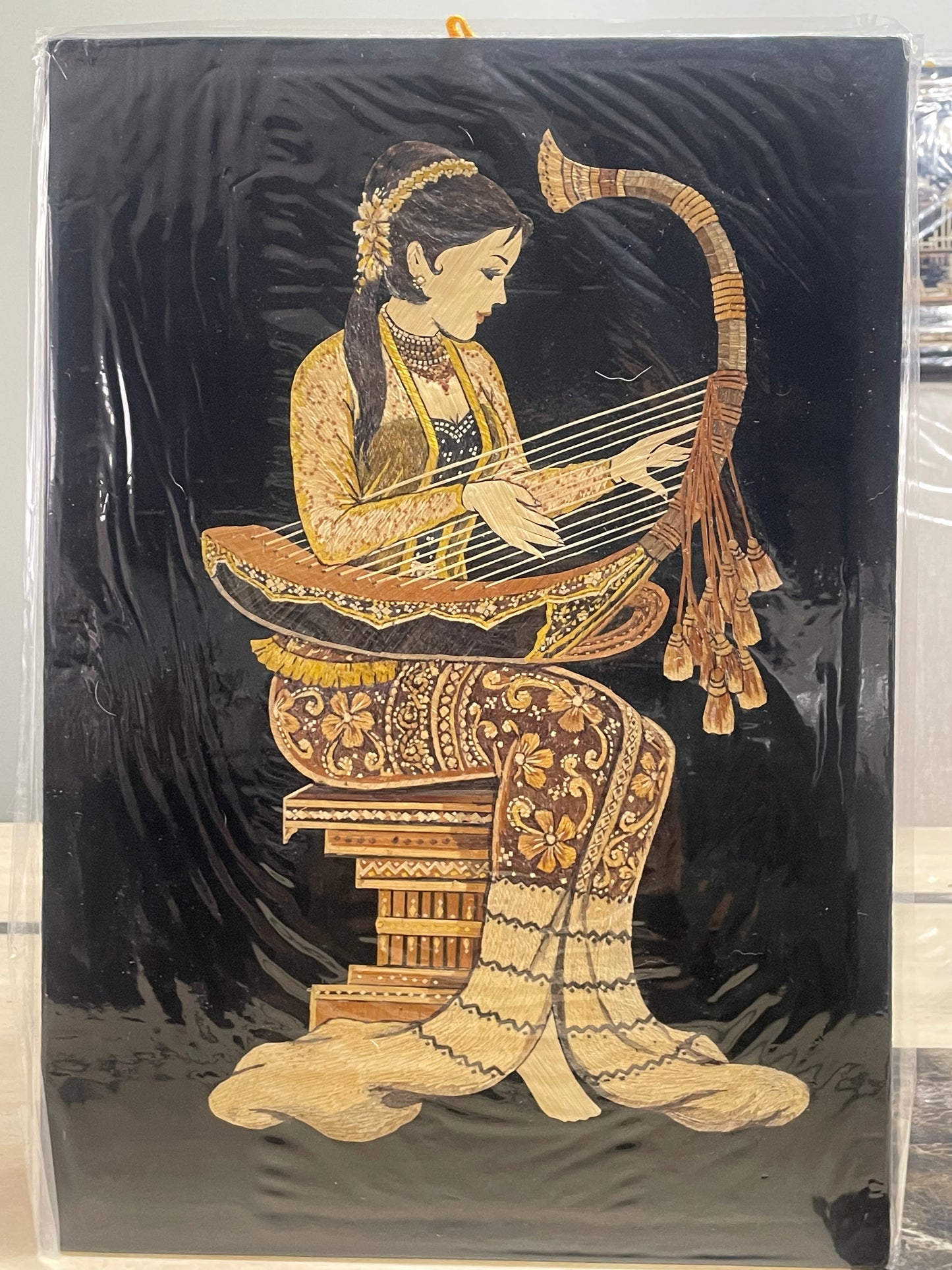 မြန်မာ့ရိုးရာကောက်ရိုးပန်းချီ (ခြေချစောင်း)11”x 15”