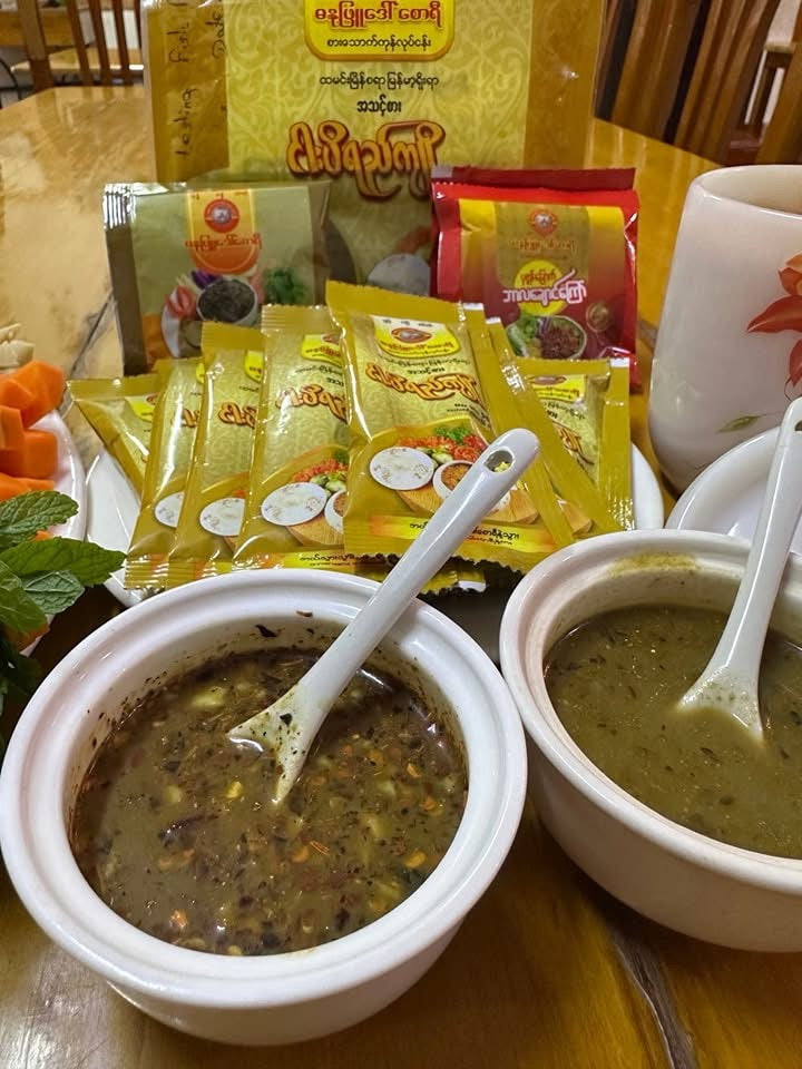 ဓနုဖြူဒေါ်စောရီ ငပိရေကျို 50g x 11 Sachets