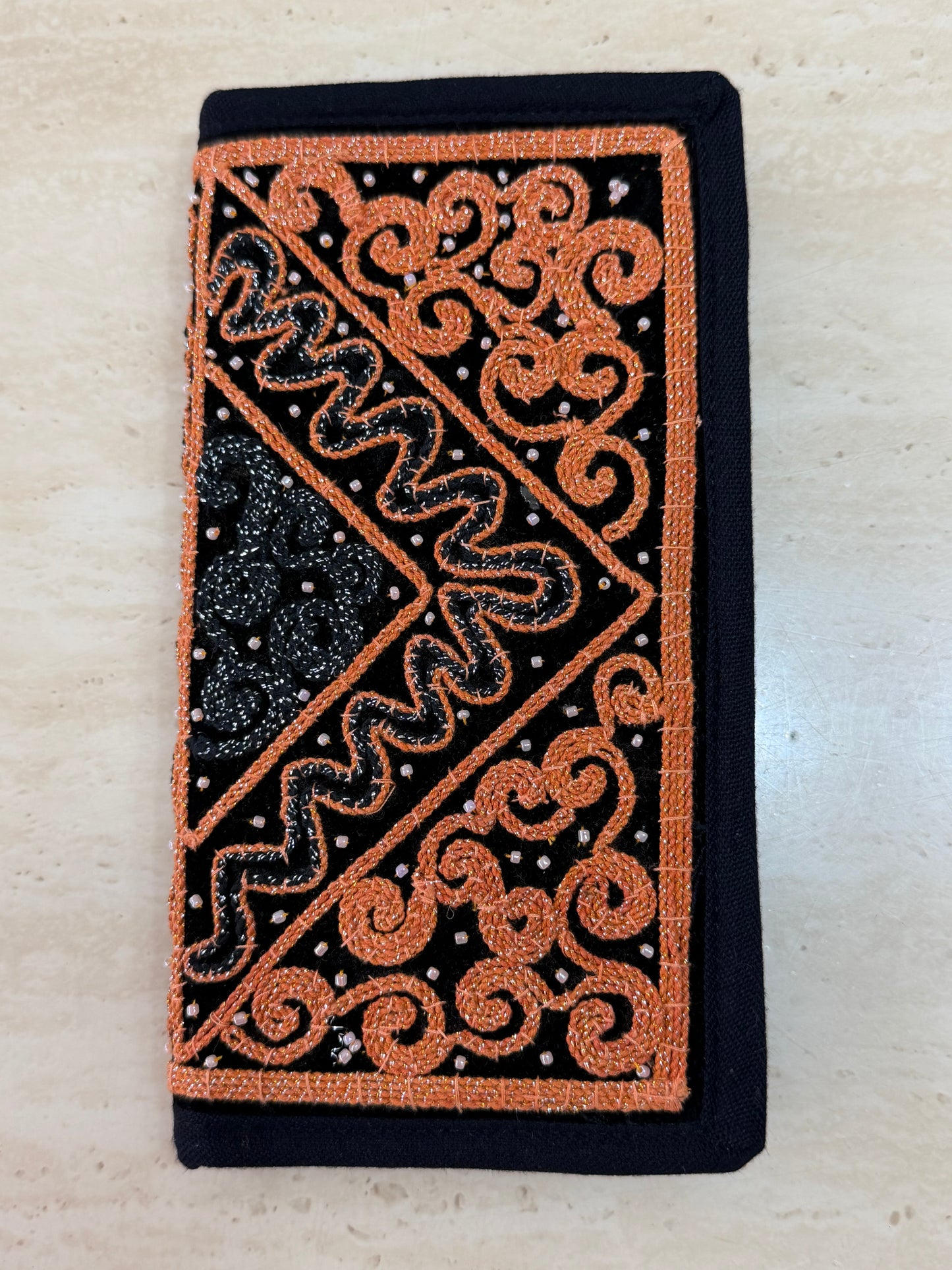 ရွှေခြည်ထိုး လက်ကိုင်ခေါက်အိတ်ရှည်(Wallet) W06