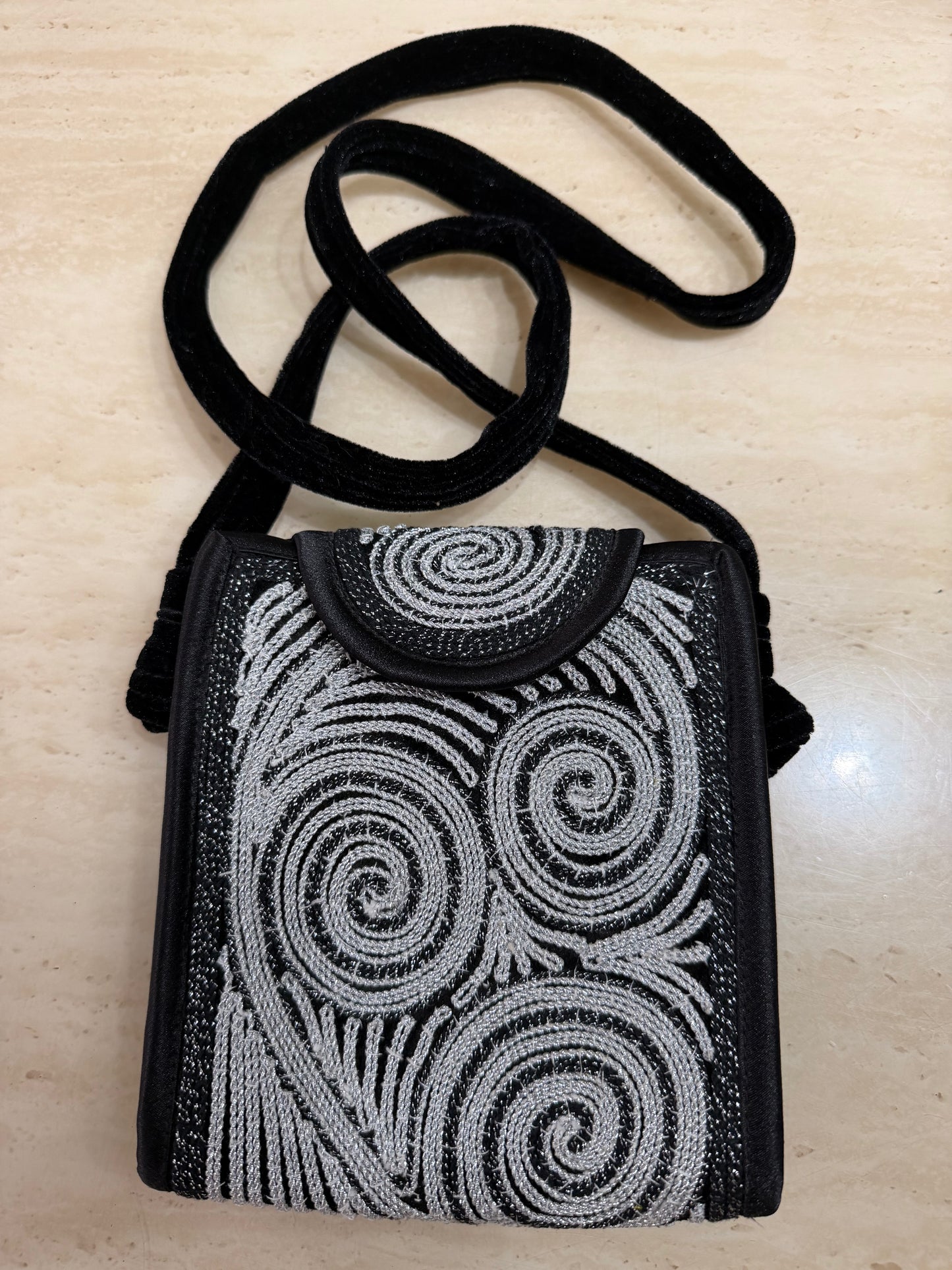 ရွှေခြည်ထိုး mini cross body bag
