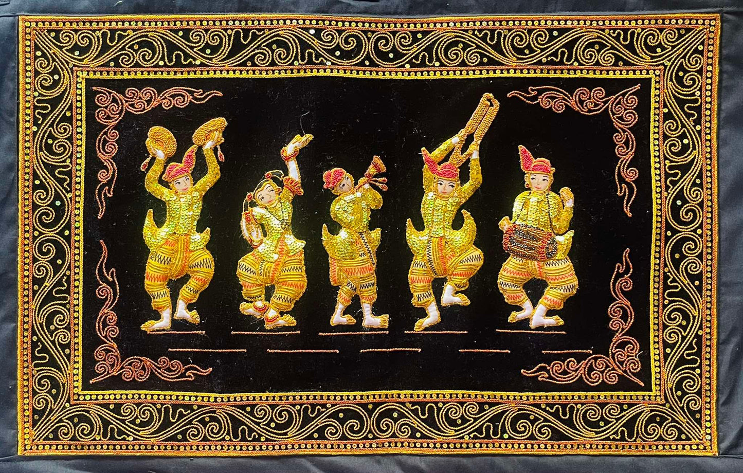 မြန်မာ့ရိုးရာ ရွှေခြည်ထိုးပန်းချီကား(ဘောင်မပါ 27” x 17”)