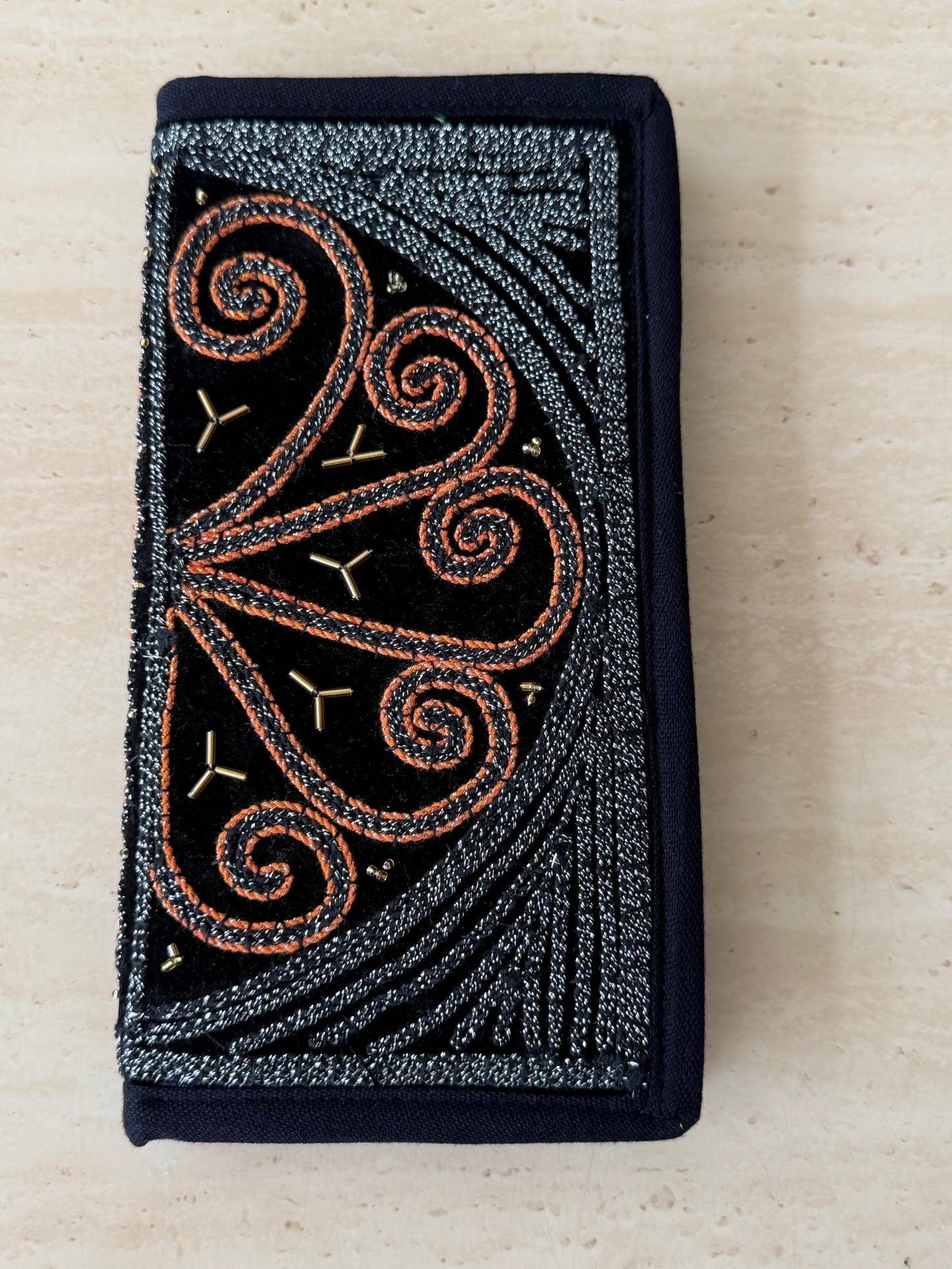 ရွှေခြည်ထိုး လက်ကိုင်ခေါက်အိတ်ရှည်(Wallet) W03
