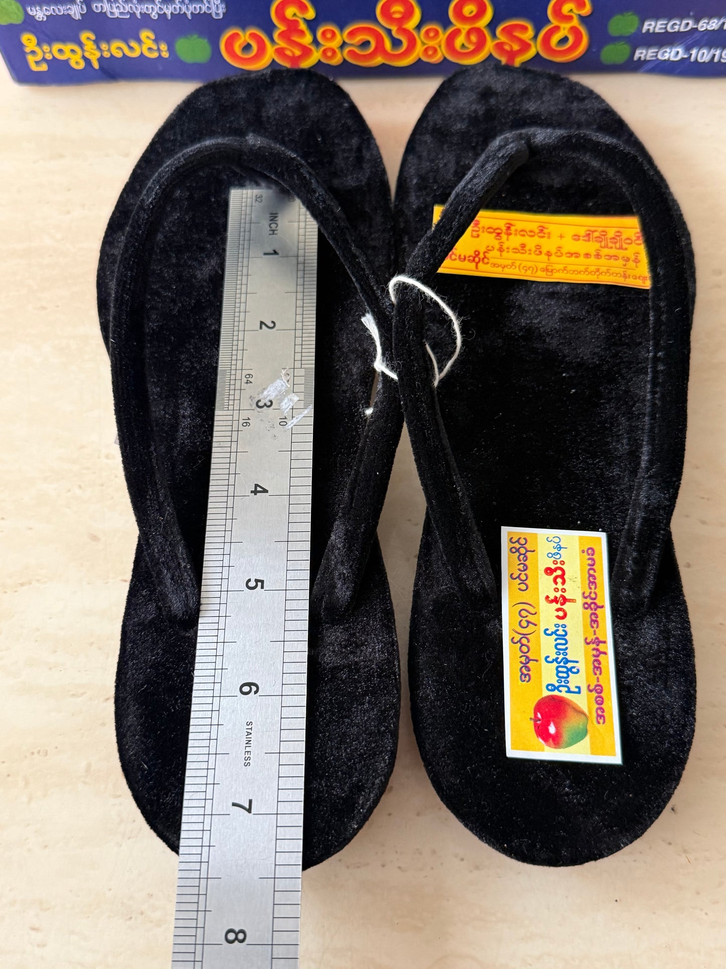 ရှုမဝ ကတ္တီပါဖိနပ်(အနက်ရောင်) Myanmar size 8