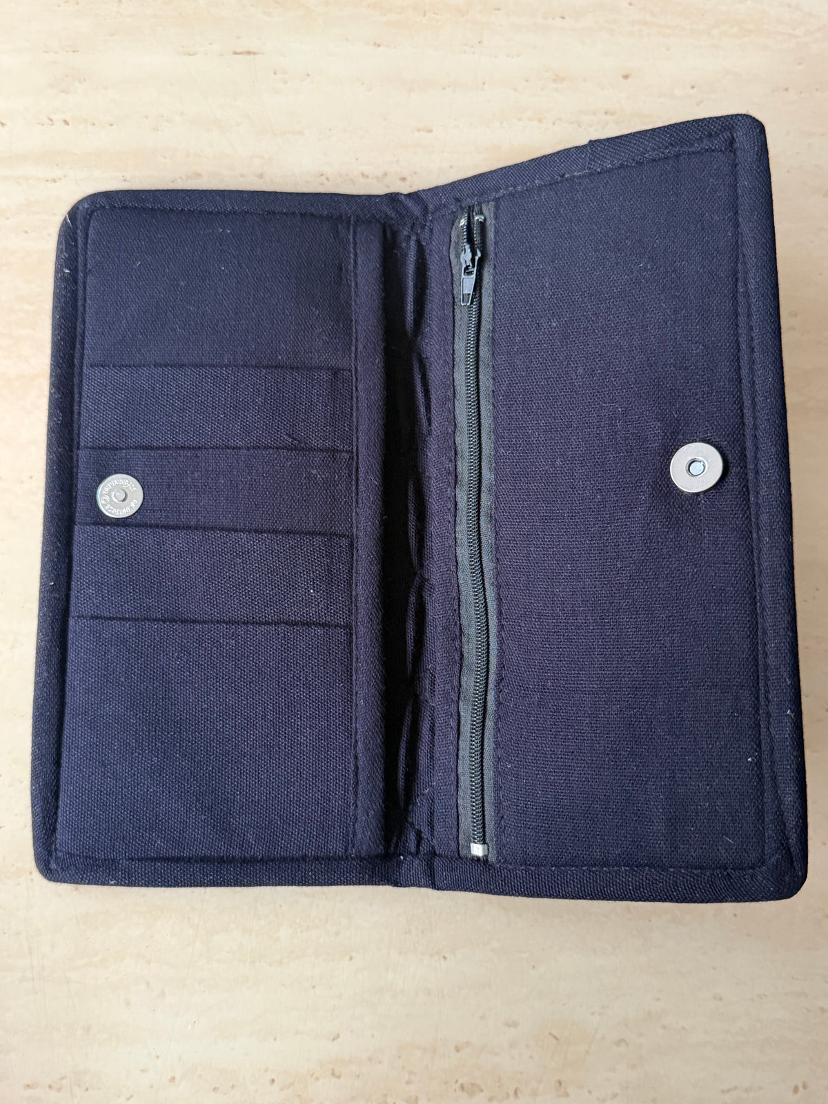 ရွှေခြည်ထိုး လက်ကိုင်ခေါက်အိတ်ရှည်(Wallet) W09