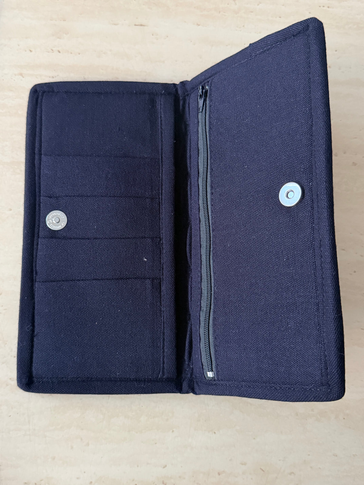 ရွှေခြည်ထိုး လက်ကိုင်ခေါက်အိတ်ရှည်(Wallet) W10