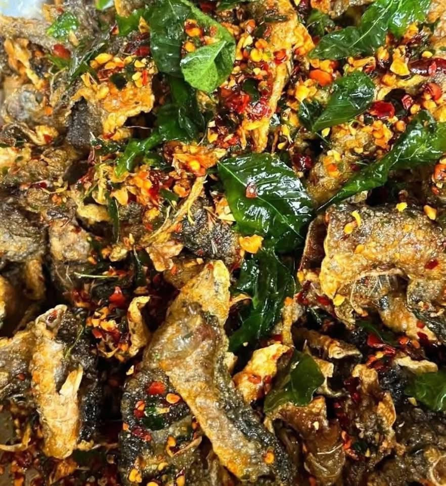 နီလာ ငါးအရေခွံကြော် အစပ်