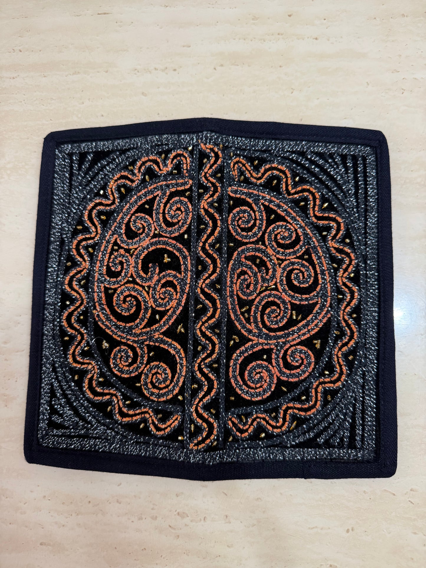 ရွှေခြည်ထိုး လက်ကိုင်ခေါက်အိတ်ရှည်(Wallet) W02