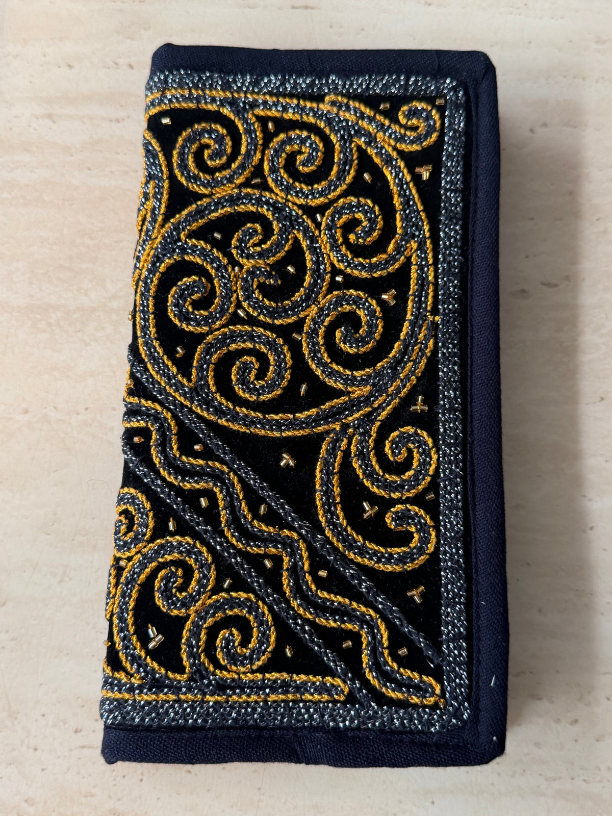 ရွှေခြည်ထိုး လက်ကိုင်ခေါက်အိတ်ရှည်(Wallet) W15