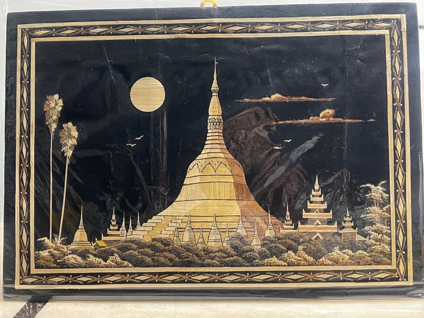 မြန်မာ့ရိုးရာကောက်ရိုးပန်းချီ ( ရွှေတိဂုံ)11”x 15”
