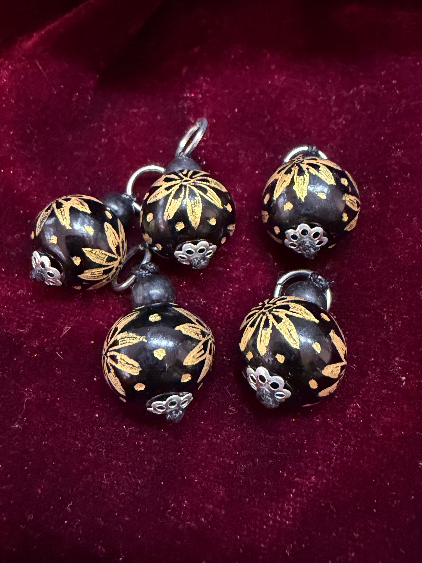 ယွန်း ကြယ်သီး (05)