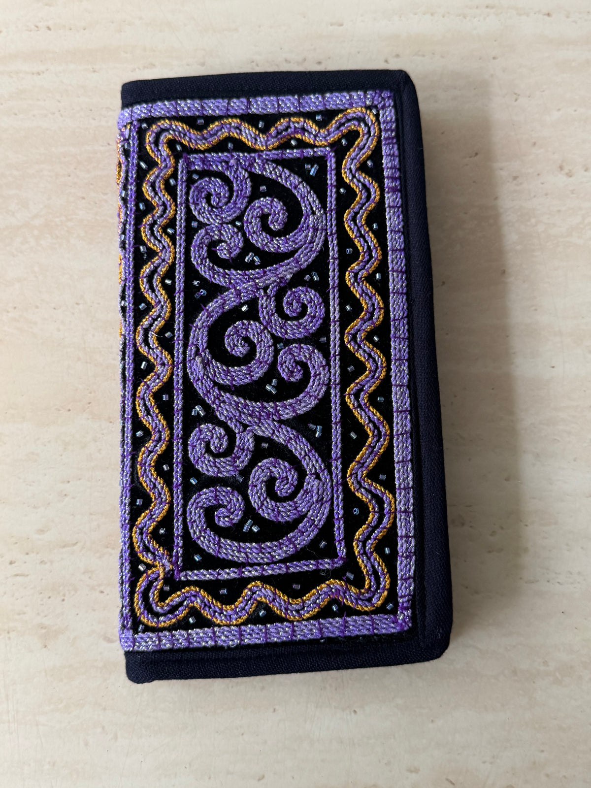 ရွှေခြည်ထိုး လက်ကိုင်ခေါက်အိတ်ရှည်(Wallet) W12