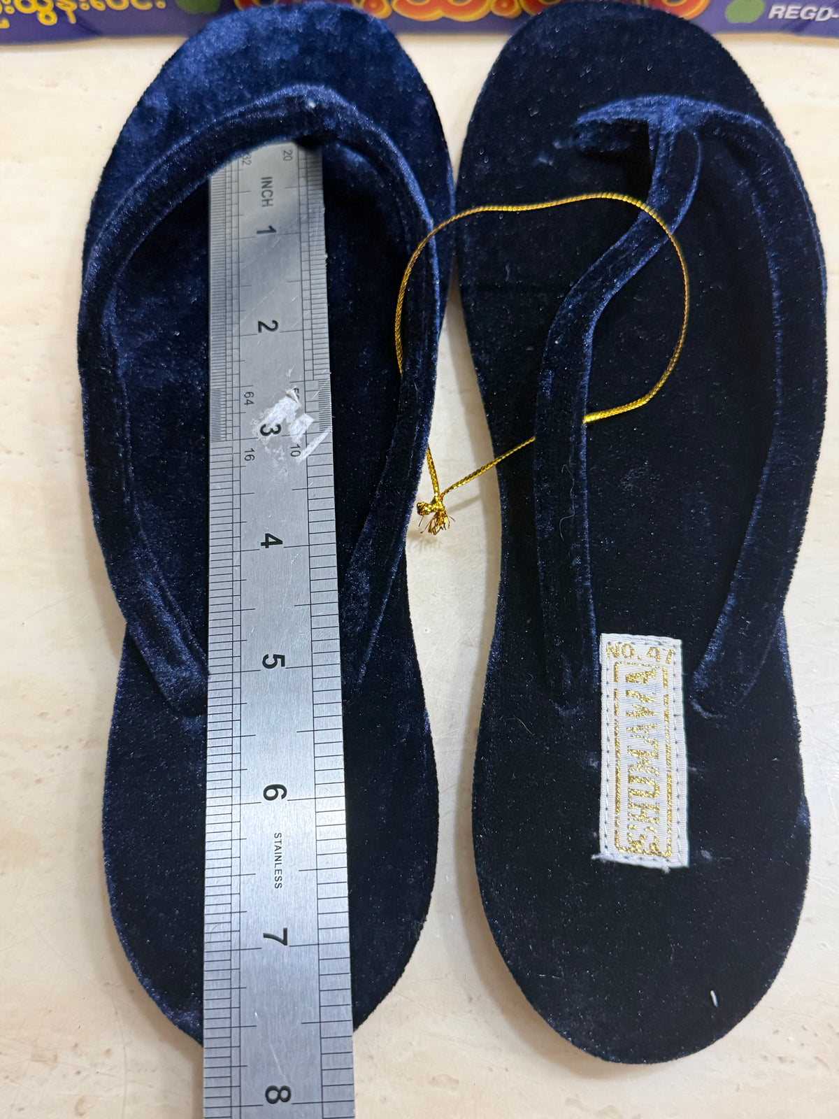 ရှုမဝပန်းသီး ကတ္တီပါဖိနပ် (နက်ပြာရောင်) Myanmar Size 7