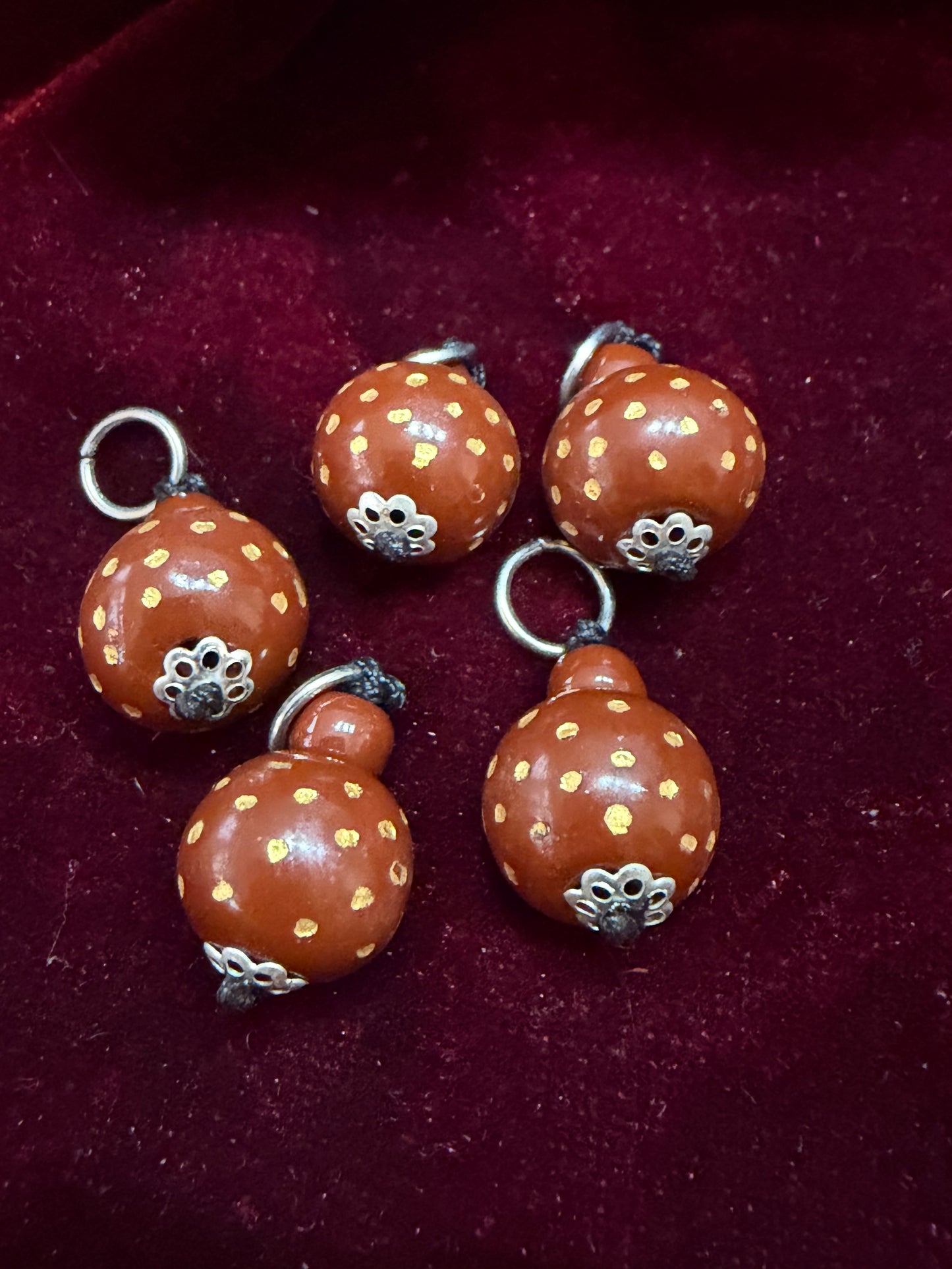 ယွန်း ကြယ်သီး (06)