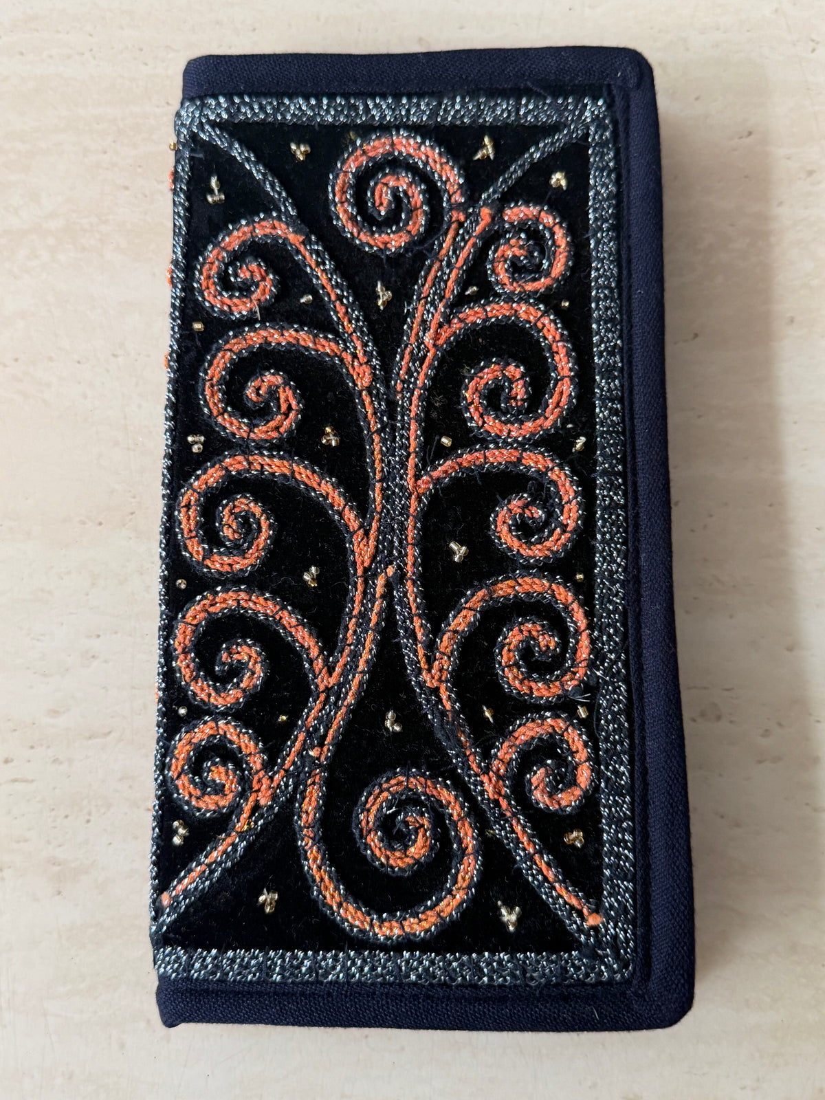ရွှေခြည်ထိုး လက်ကိုင်ခေါက်အိတ်ရှည်(Wallet) W11
