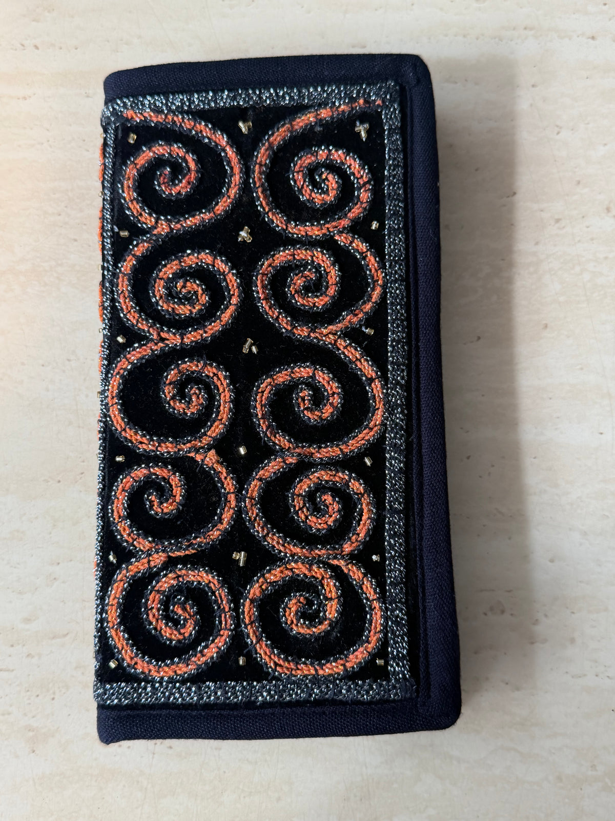 ရွှေခြည်ထိုး လက်ကိုင်ခေါက်အိတ်ရှည်(Wallet) W14