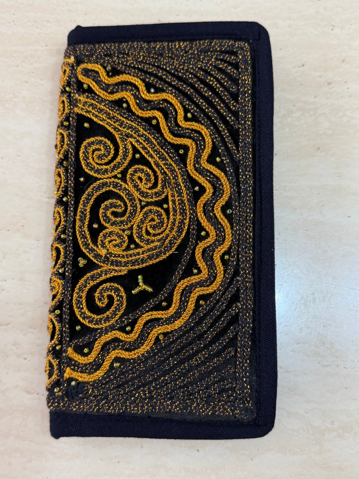 ရွှေခြည်ထိုး လက်ကိုင်ခေါက်အိတ်ရှည်(Wallet) W07