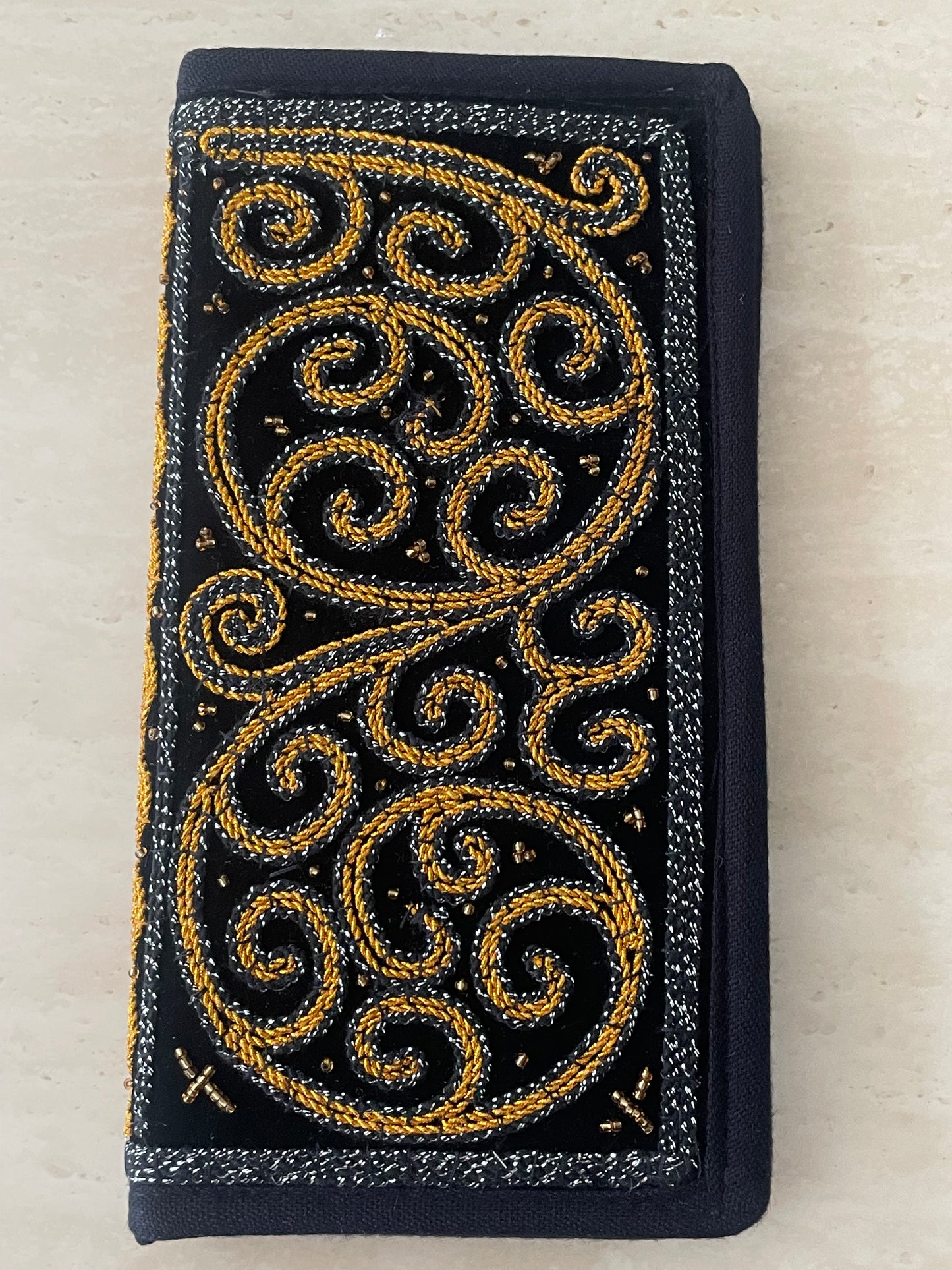 ရွှေခြည်ထိုး လက်ကိုင်ခေါက်အိတ်ရှည်(Wallet) W04
