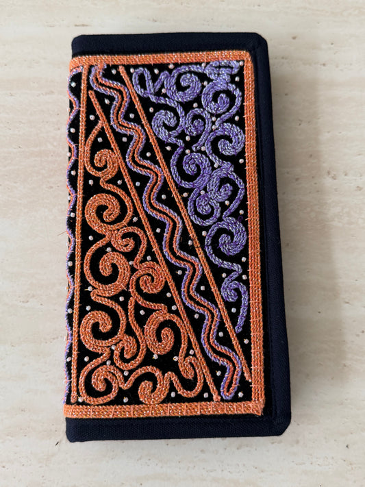 ရွှေခြည်ထိုး လက်ကိုင်ခေါက်အိတ်ရှည်(Wallet) W04