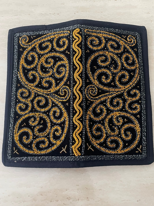 ရွှေခြည်ထိုး လက်ကိုင်ခေါက်အိတ်ရှည်(Wallet) W04
