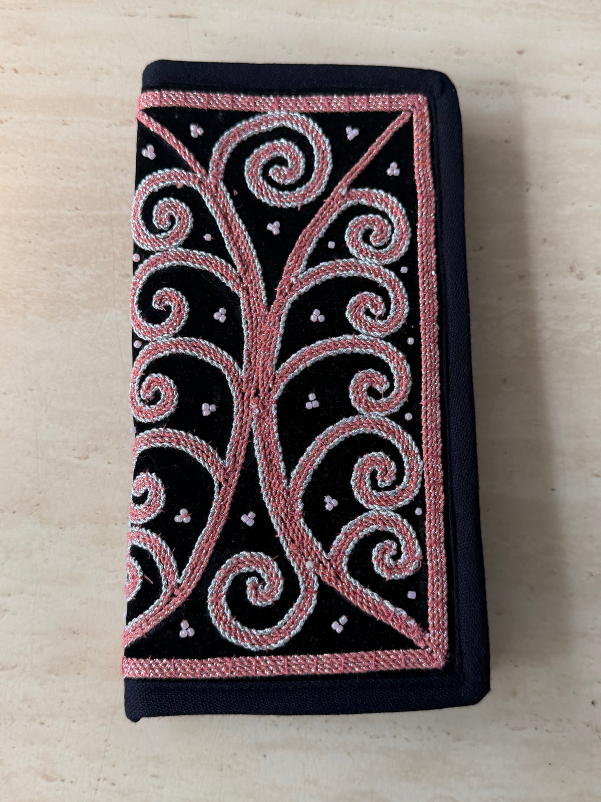 ရွှေခြည်ထိုး လက်ကိုင်ခေါက်အိတ်ရှည်(Wallet) W16