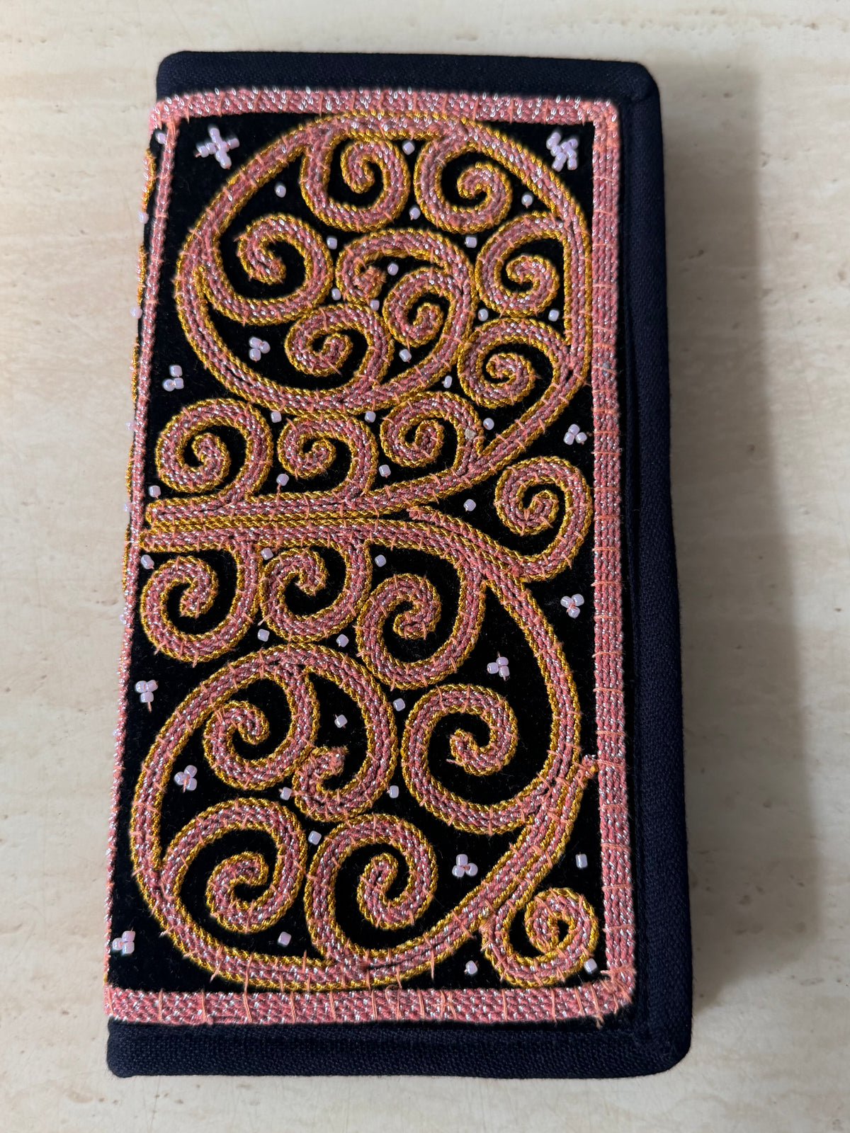 ရွှေခြည်ထိုး လက်ကိုင်ခေါက်အိတ်ရှည်(Wallet) W13