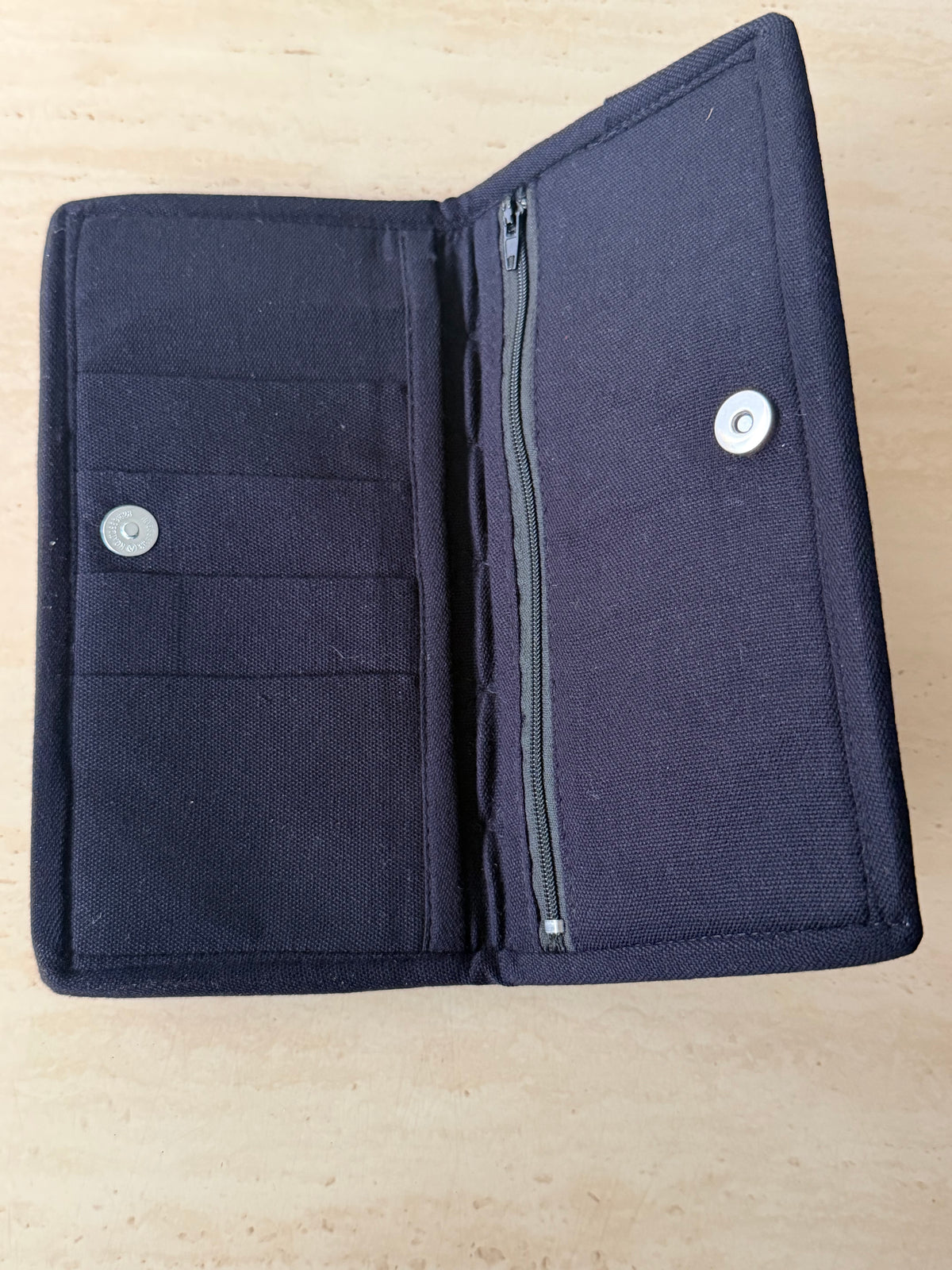 ရွှေခြည်ထိုး လက်ကိုင်ခေါက်အိတ်ရှည်(Wallet) W12