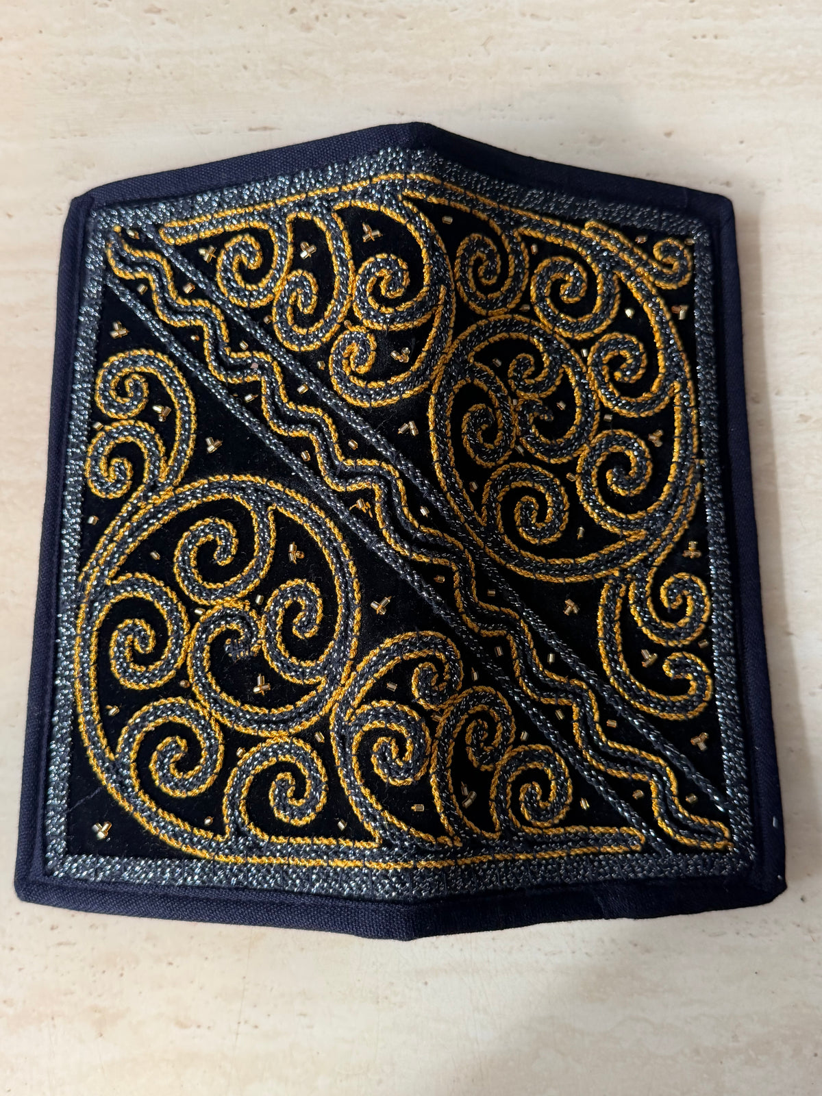 ရွှေခြည်ထိုး လက်ကိုင်ခေါက်အိတ်ရှည်(Wallet) W15