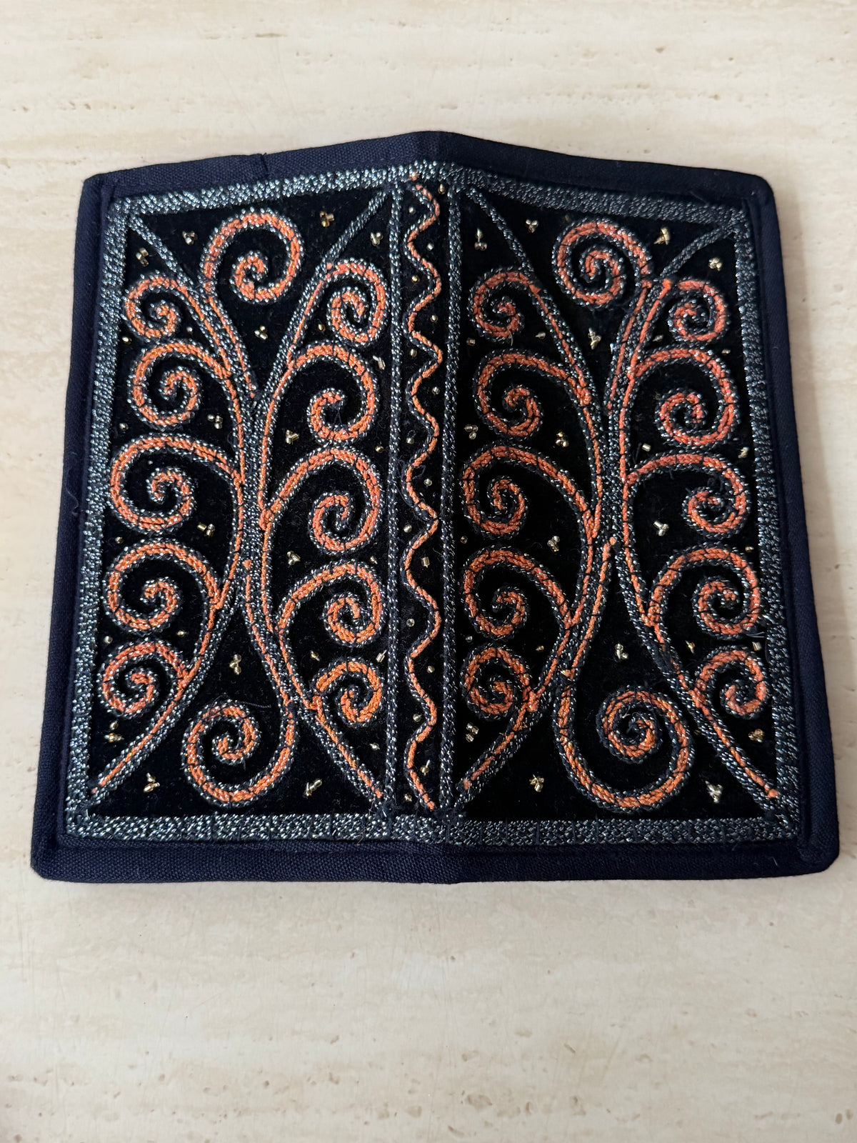 ရွှေခြည်ထိုး လက်ကိုင်ခေါက်အိတ်ရှည်(Wallet) W11