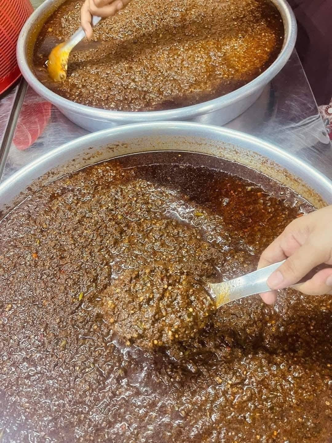 ဘုရင်မ တောင်ပေါ်ရေကျိုငပိအနှစ်ကြော်(ပုံမှန်) 330g