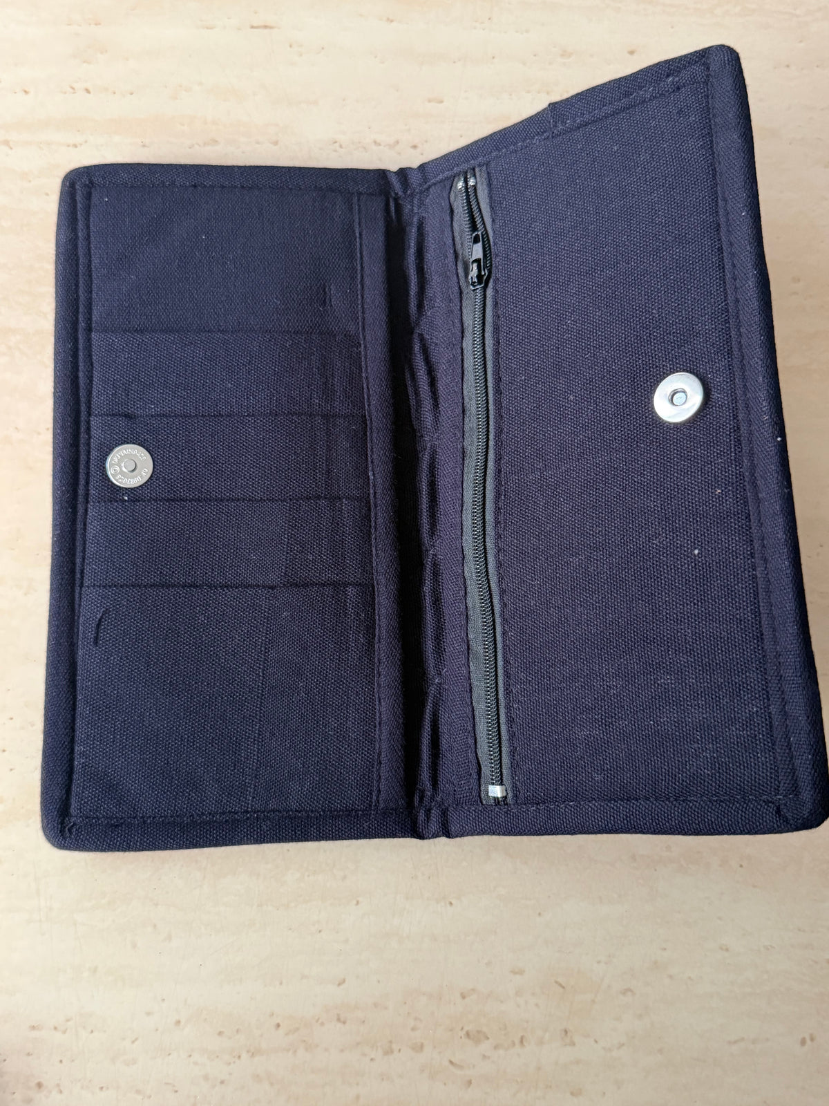 ရွှေခြည်ထိုး လက်ကိုင်ခေါက်အိတ်ရှည်(Wallet) W11