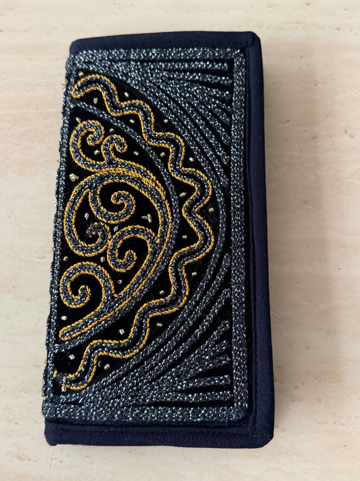 ရွှေခြည်ထိုး လက်ကိုင်ခေါက်အိတ်ရှည်(Wallet) W08