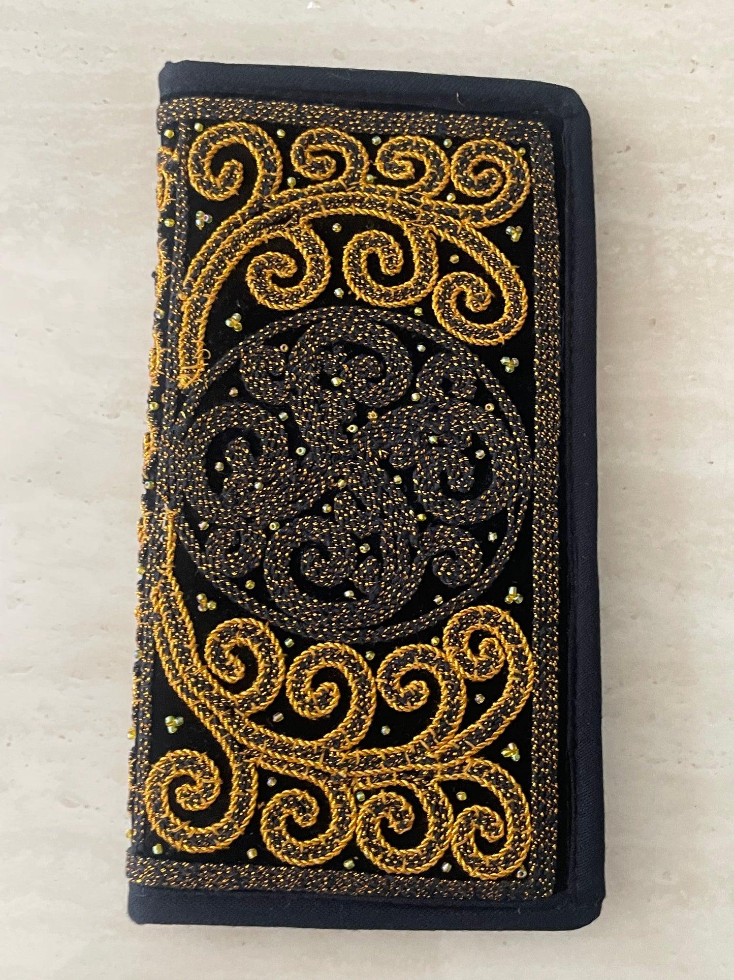 ရွှေခြည်ထိုး လက်ကိုင်ခေါက်အိတ်ရှည်(Wallet)W05
