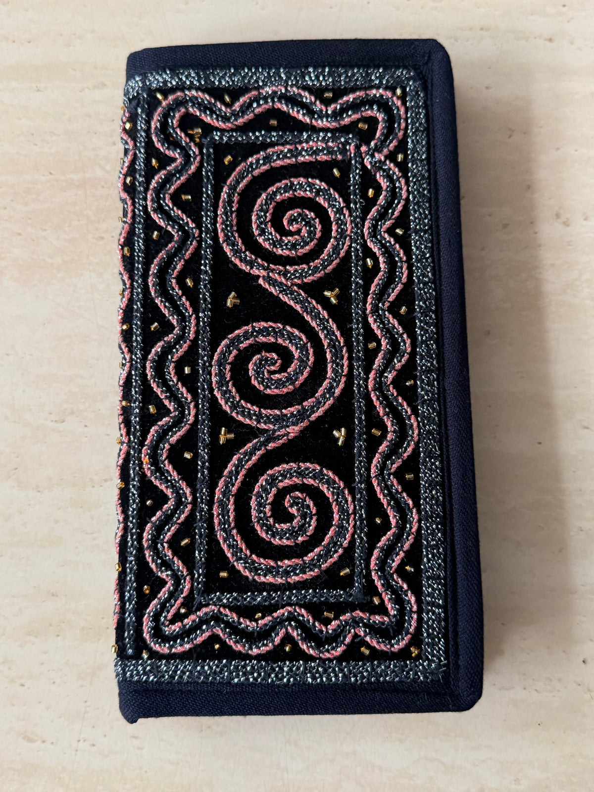 ရွှေခြည်ထိုး လက်ကိုင်ခေါက်အိတ်ရှည်(Wallet) W09