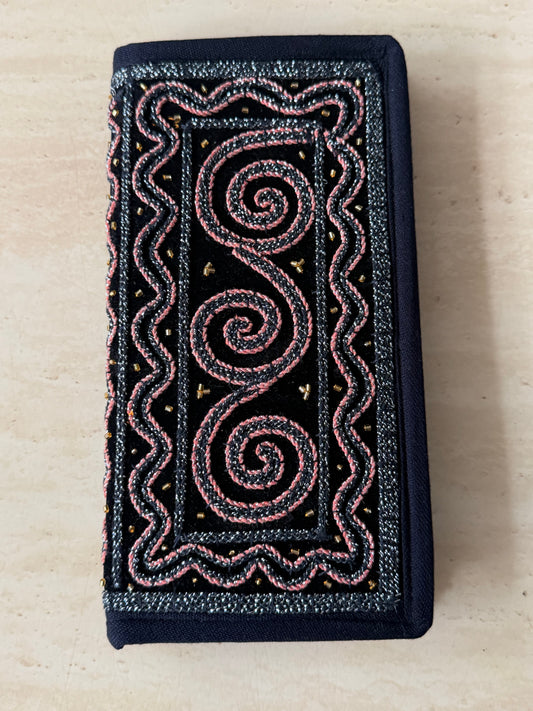 ရွှေခြည်ထိုး လက်ကိုင်ခေါက်အိတ်ရှည်(Wallet) W09